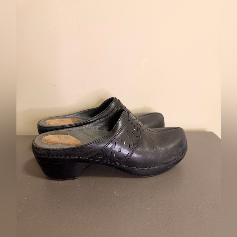 Women’s Dansko Leather Clogs (Size 38 = Womens 7)